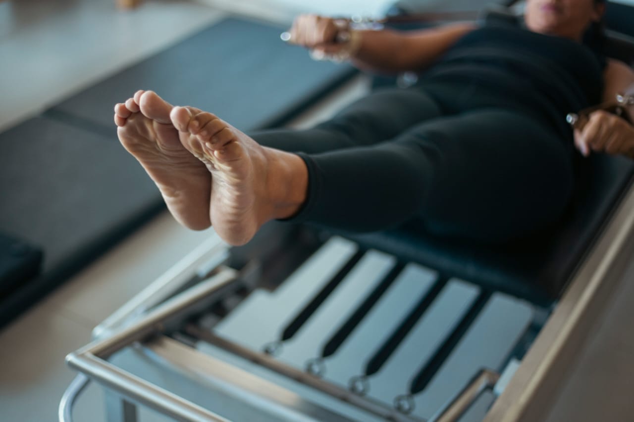 Clase Pilates Reformer en color